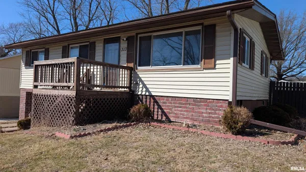 $159,900 | 313 Hawthorne Circle, Creve Coeur, IL 61610