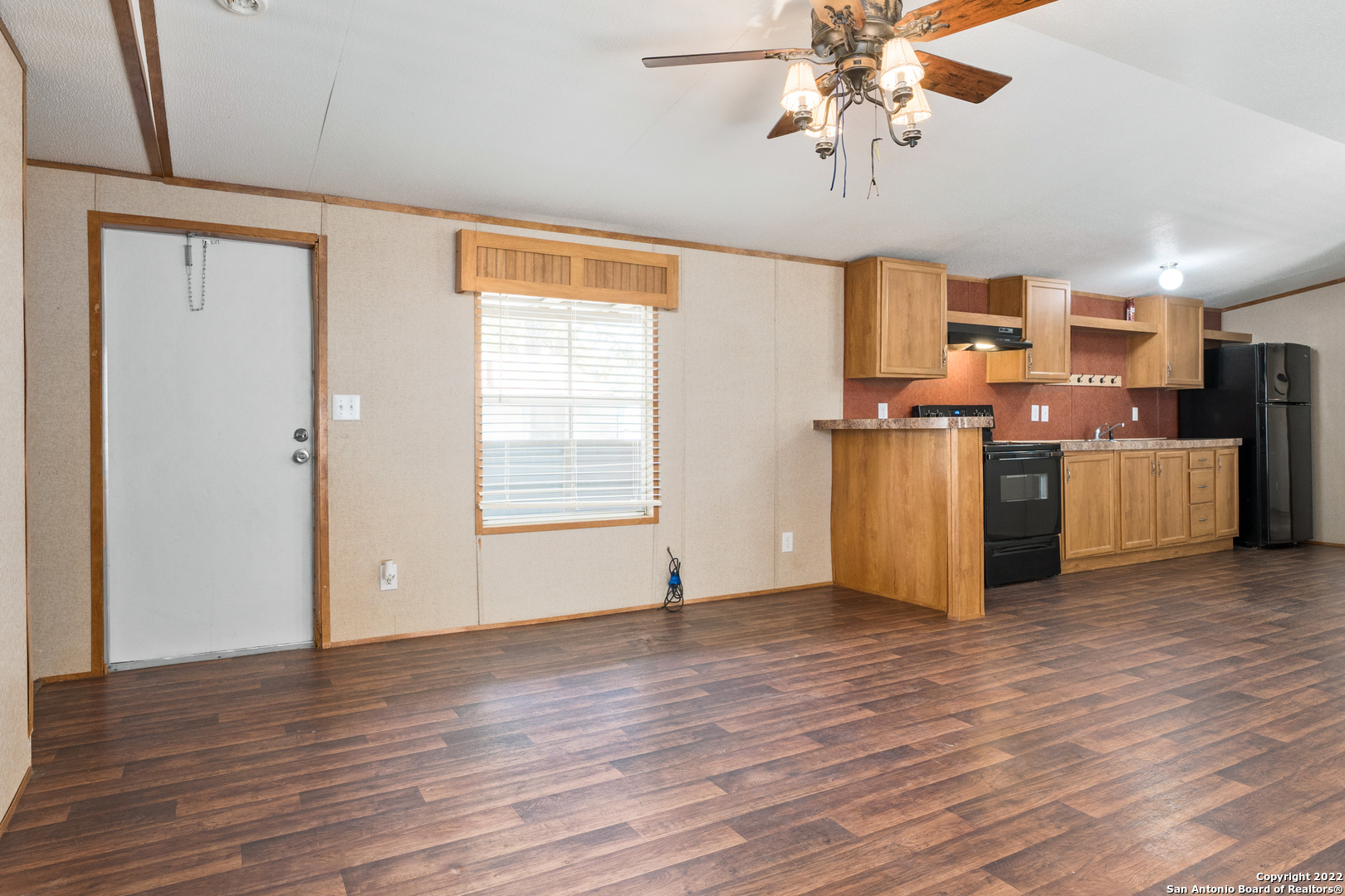 311 North Reed Street Pleasanton, TX 78064 - Photo 13 of 33
