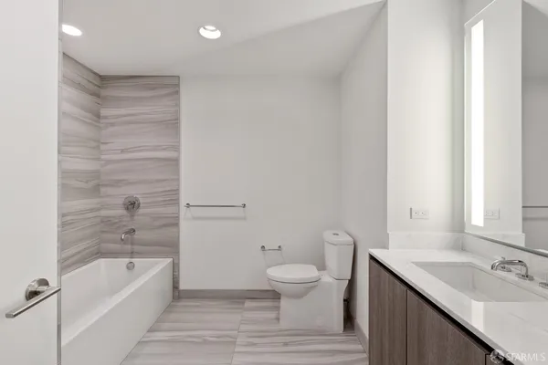 $8,245 | 338 Main Street, Unit 6C, San Francisco, CA 94105