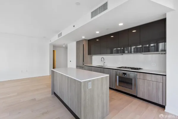 $8,245 | 338 Main Street, Unit 6C, San Francisco, CA 94105