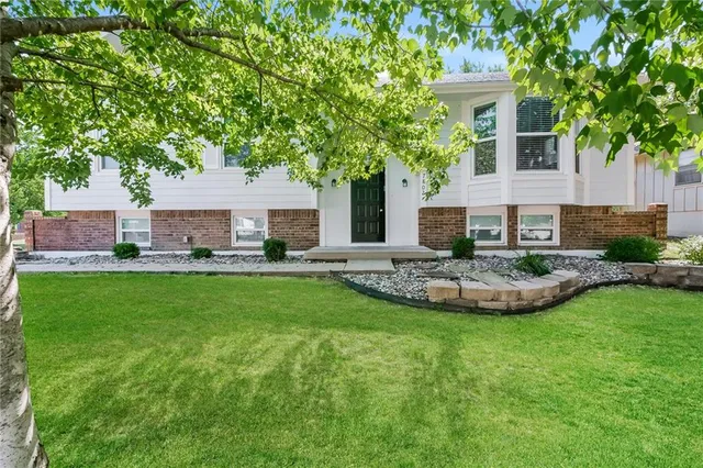 $2,170 | 7802 East 170th Street, Belton, MO 64012