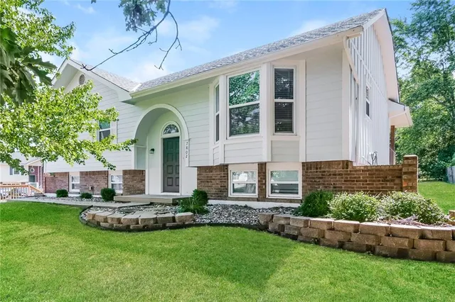 $2,170 | 7802 East 170th Street, Belton, MO 64012