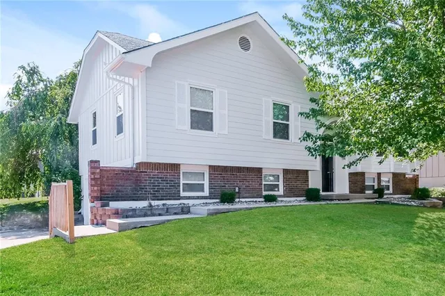 $2,170 | 7802 East 170th Street, Belton, MO 64012