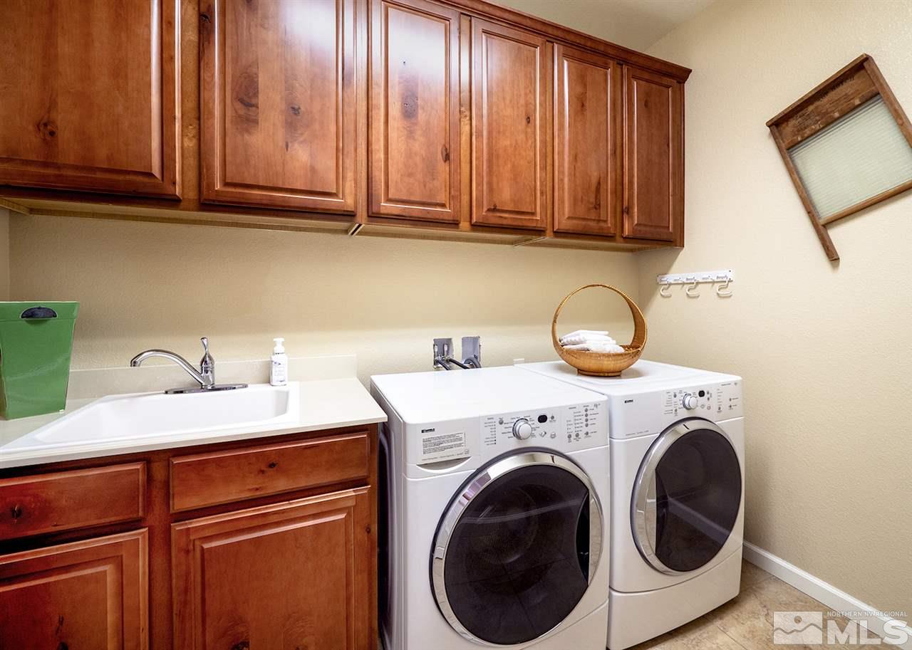 2260 Makenna Drive Reno, NV 89521 - Photo 13 of 27 a utility room with sink dryer and washer