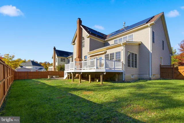 a view of house with a yard