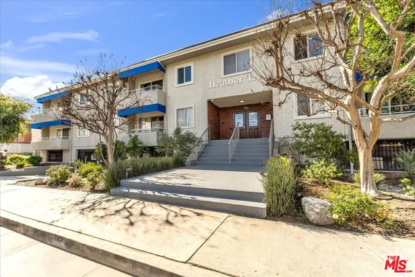 $2,600 | 5437 Corteen Place, Unit 106, Los Angeles, CA 91607