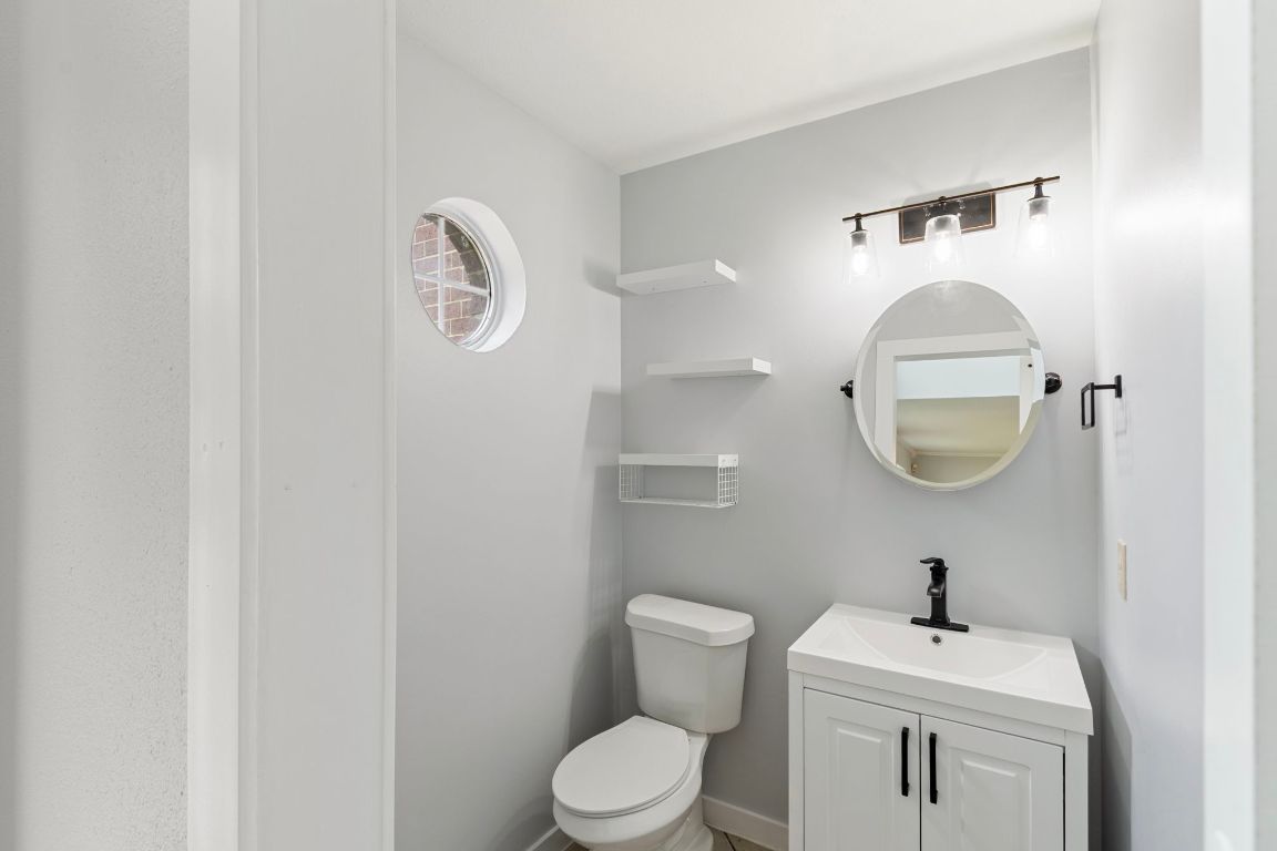 410 Steeplechase Drive Georgetown, TX 78626 - Photo 7 of 15 a bathroom with a toilet a sink and mirror