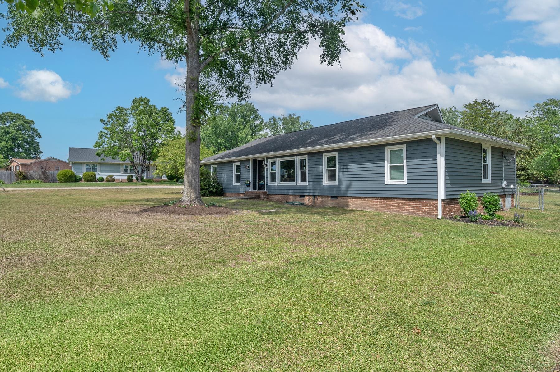 504 Cunningham Road Taylors, SC 29687 - Photo 3 of 35