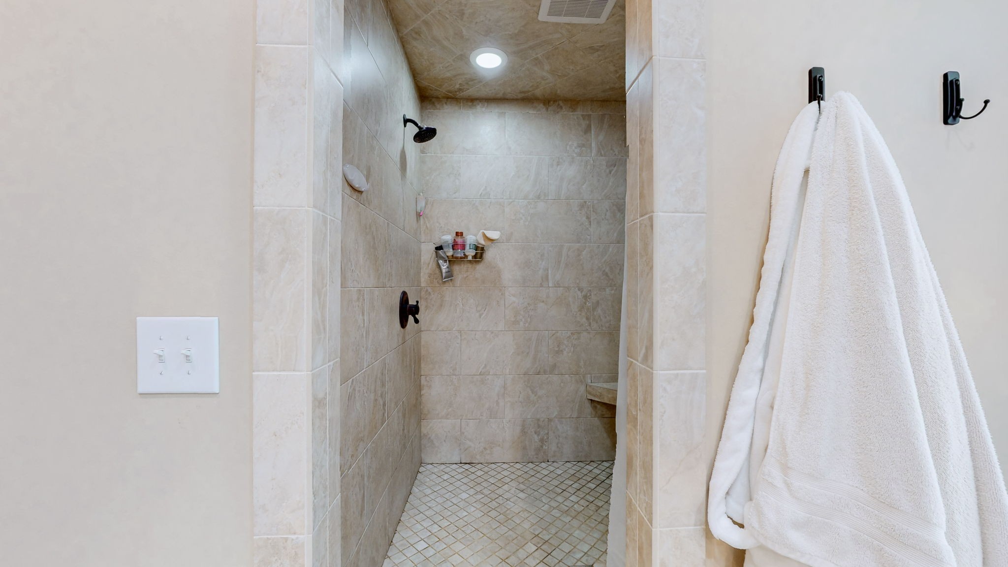1928 Arlington Road Lebanon, TN 37087 - Photo 30 of 90 a bathroom with a shower and a tub