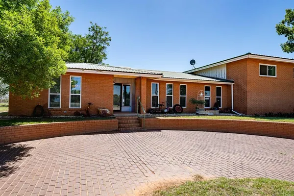 $247,000 | 510 North Elizabeth Avenue, Rotan, TX 79546