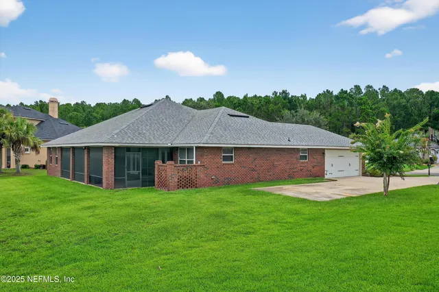 a view of a yard in front of house