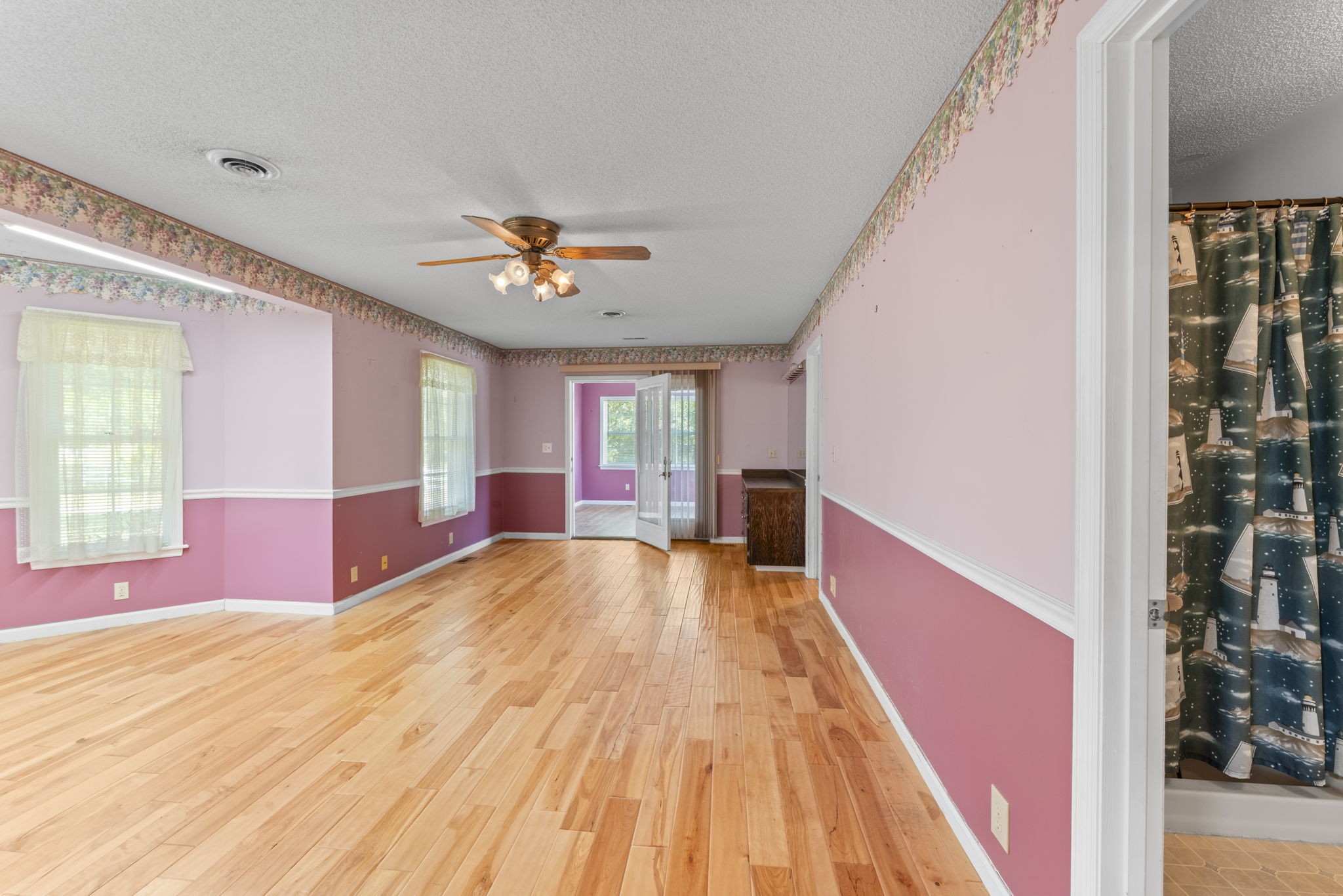 6737 Windrow Road Rockvale, TN 37153 - Photo 25 of 49 a very nice looking room with a large window