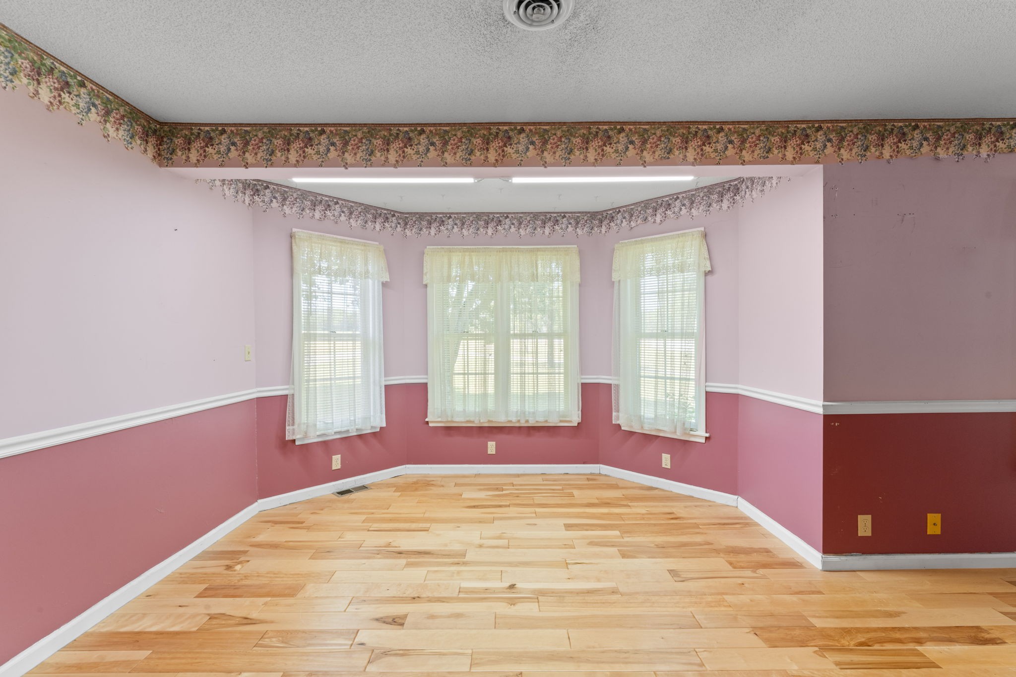 6737 Windrow Road Rockvale, TN 37153 - Photo 26 of 49 a bedroom with a bed and a window