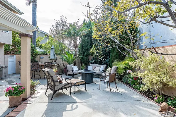 $2,295,000 | 9601 Jura Drive, Huntington Beach, CA 92646