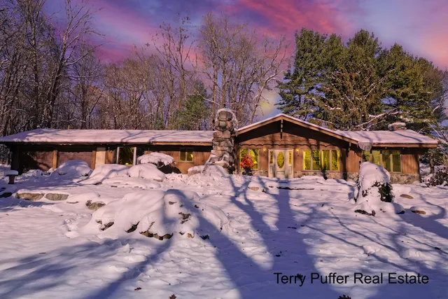 $399,000 | 2291 20 Mile Road Northwest, Kent City, MI 49330