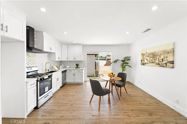 $1,199,000 | 11443-11445 Saticoy Street, North Hollywood, CA 91605