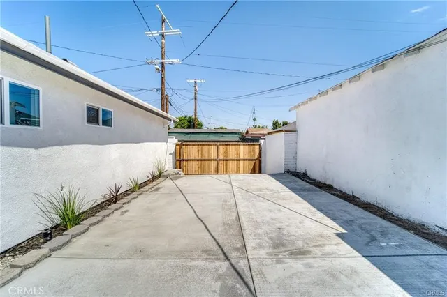 $1,199,000 | 11443-11445 Saticoy Street, North Hollywood, CA 91605