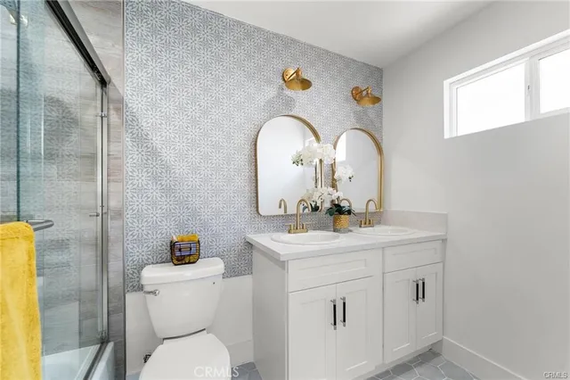 $1,199,000 | 11443-11445 Saticoy Street, North Hollywood, CA 91605