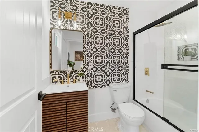 $1,199,000 | 11443-11445 Saticoy Street, North Hollywood, CA 91605