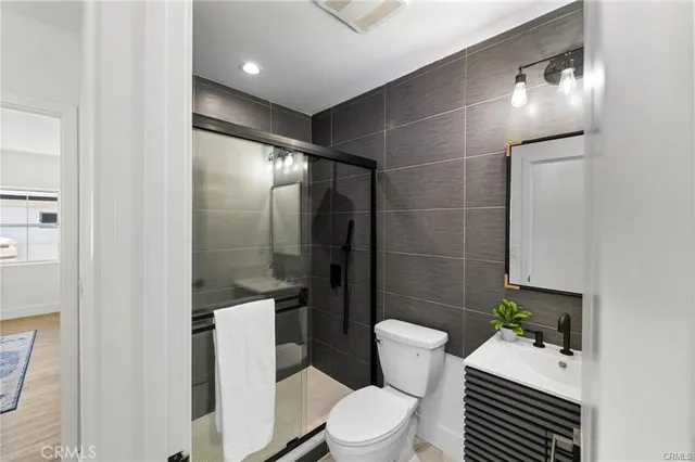 $1,199,000 | 11443-11445 Saticoy Street, North Hollywood, CA 91605