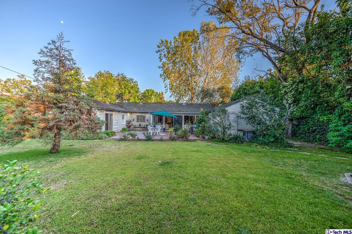 1271 Roanoke Road San Marino, CA 91108 - Photo 57 of 65 a front view of a house with garden
