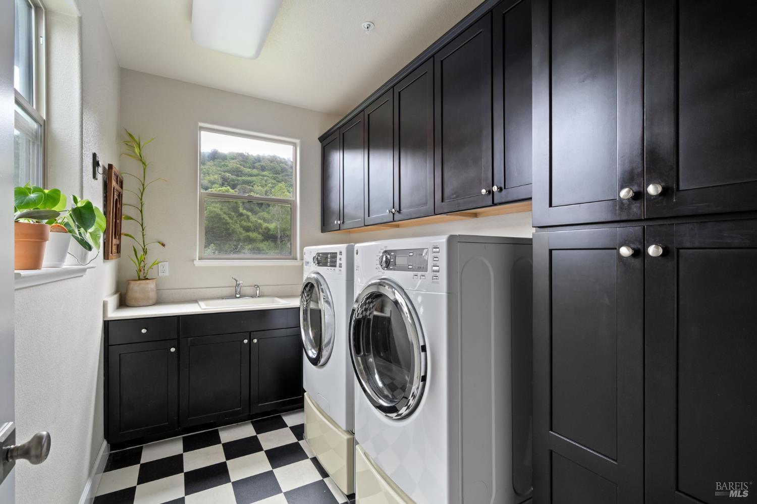 11 Edgehill Way San Rafael, CA 94903 - Photo 18 of 36