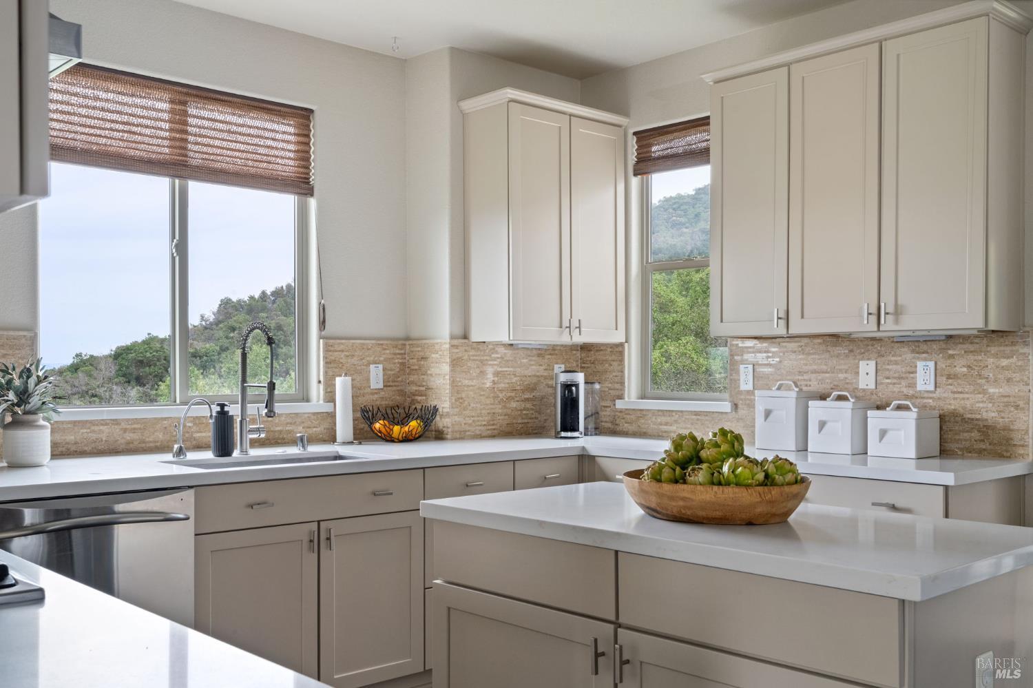 11 Edgehill Way San Rafael, CA 94903 - Photo 3 of 36