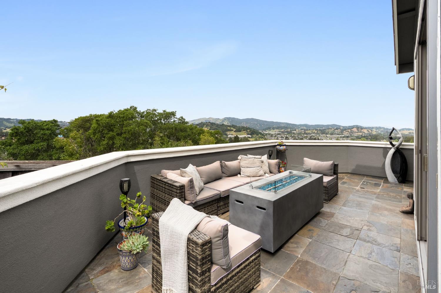 11 Edgehill Way San Rafael, CA 94903 - Photo 10 of 36