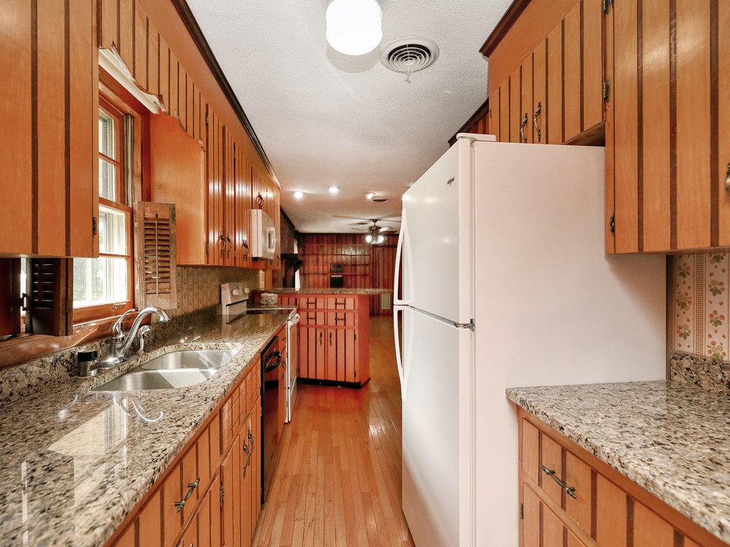 208 Old Wingert Road Greenwood, SC 29649 - Photo 19 of 48 Gallery Image 19