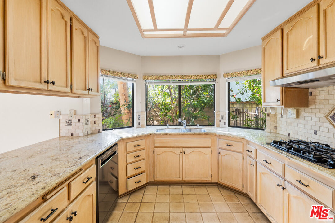 5722 Hempstead Drive Agoura Hills, CA 91301 - Photo 14 of 52