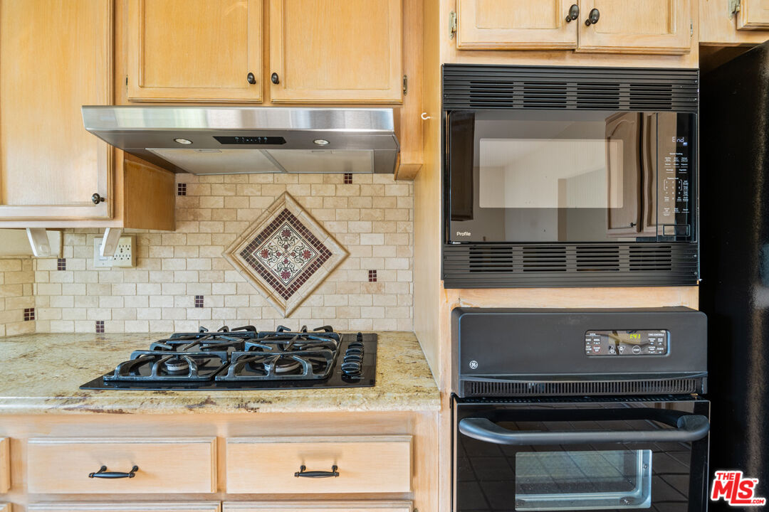 5722 Hempstead Drive Agoura Hills, CA 91301 - Photo 15 of 52