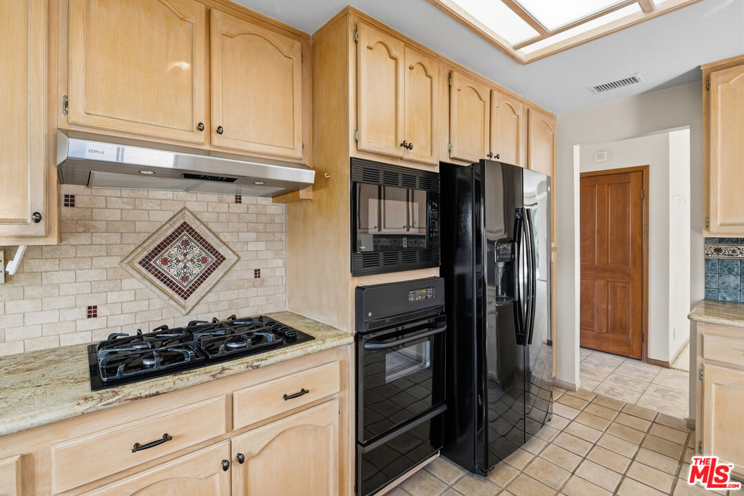 5722 Hempstead Drive Agoura Hills, CA 91301 - Photo 16 of 52