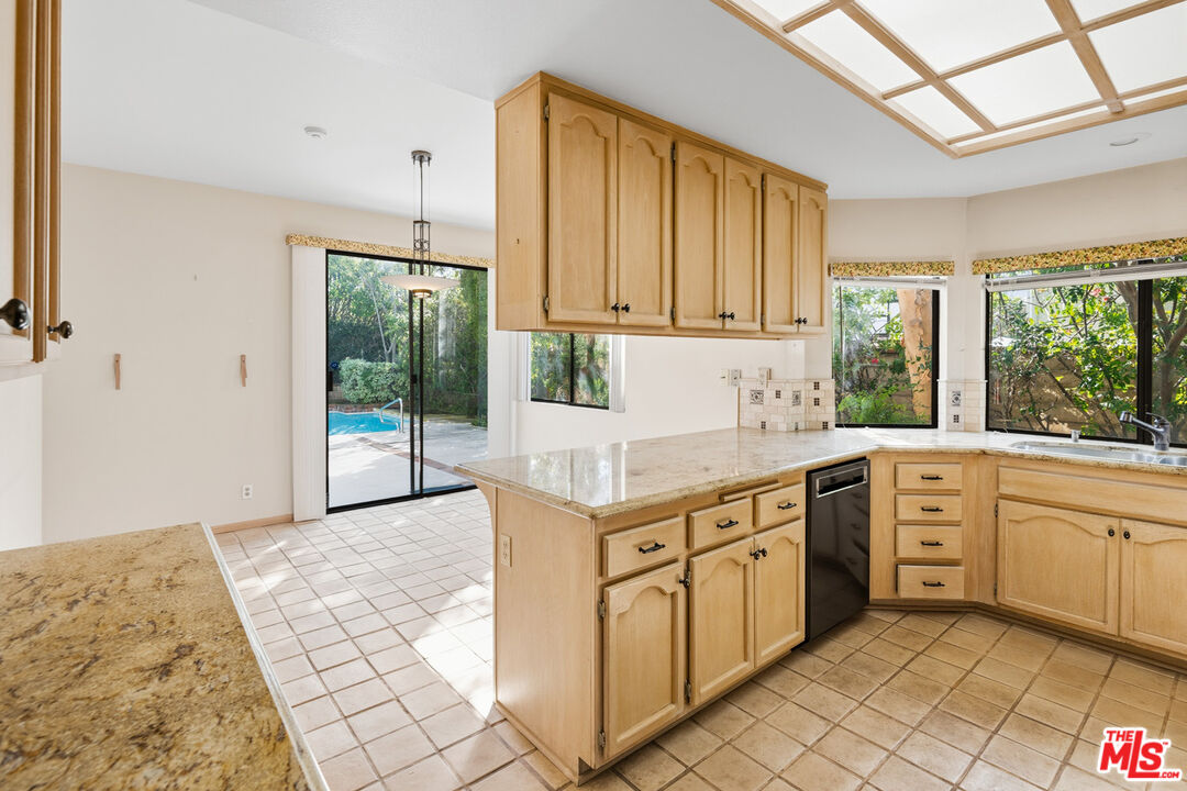 5722 Hempstead Drive Agoura Hills, CA 91301 - Photo 17 of 52