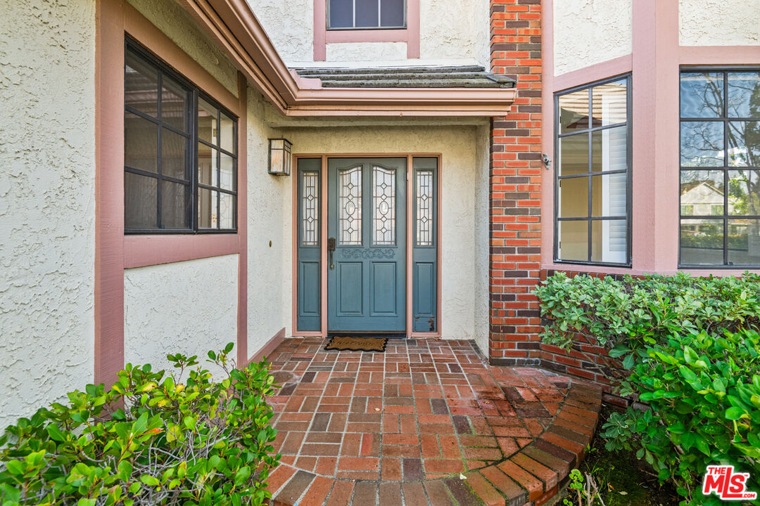 5722 Hempstead Drive Agoura Hills, CA 91301 - Photo 3 of 52