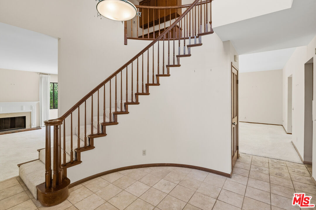 5722 Hempstead Drive Agoura Hills, CA 91301 - Photo 5 of 52