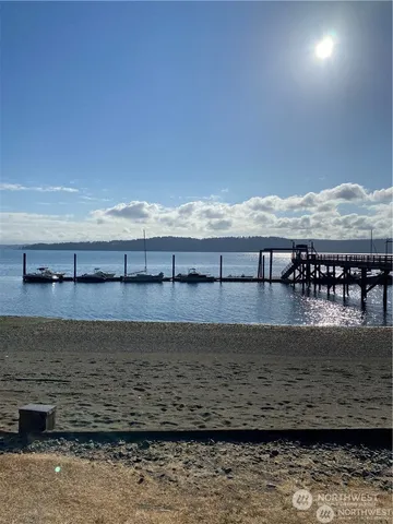 a view of a livingroom with furniture