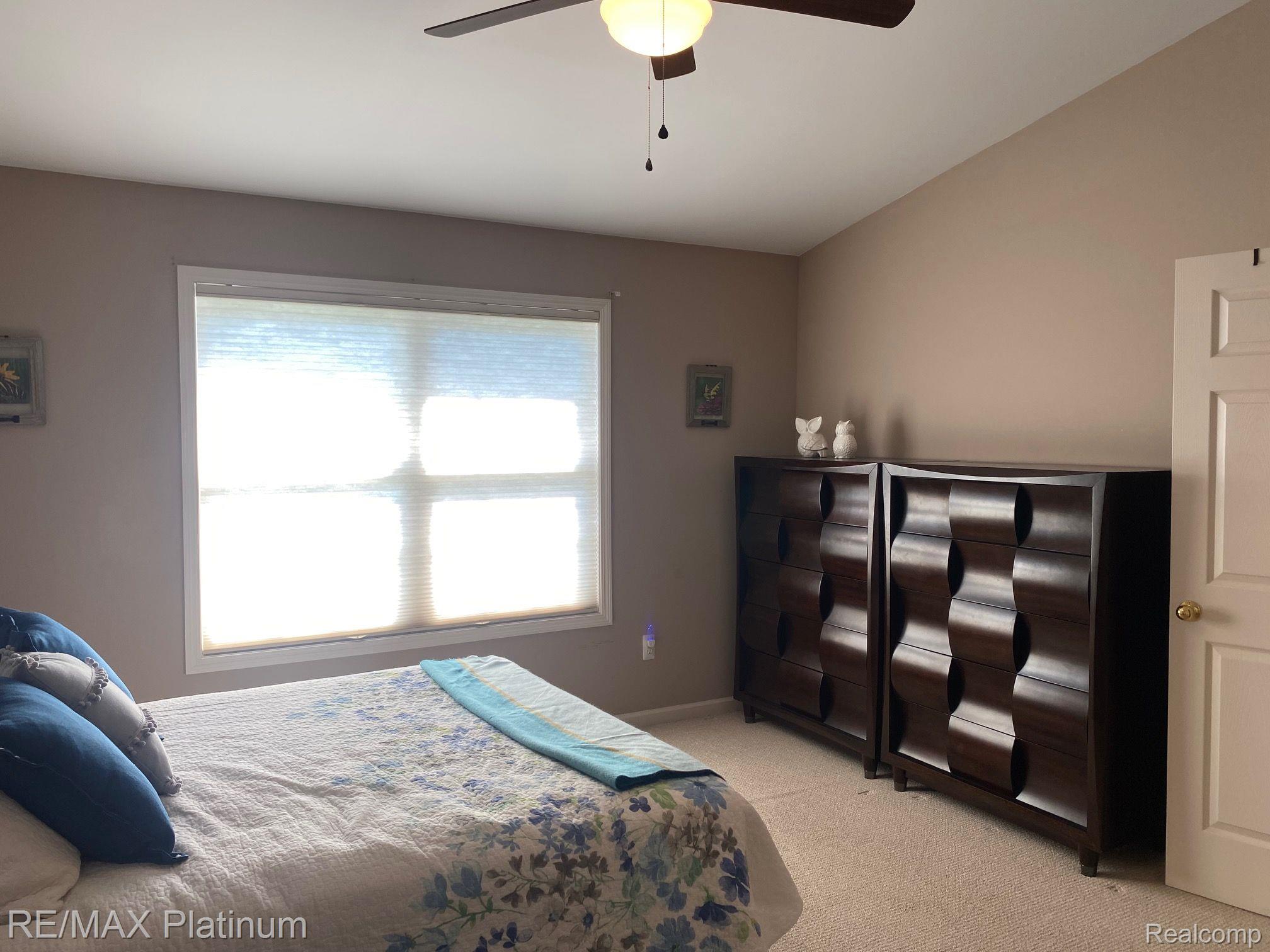813 Chelsea Ridge Court, Unit 5 Howell, MI 48843 - Photo 12 of 31 Primary Bedroom
