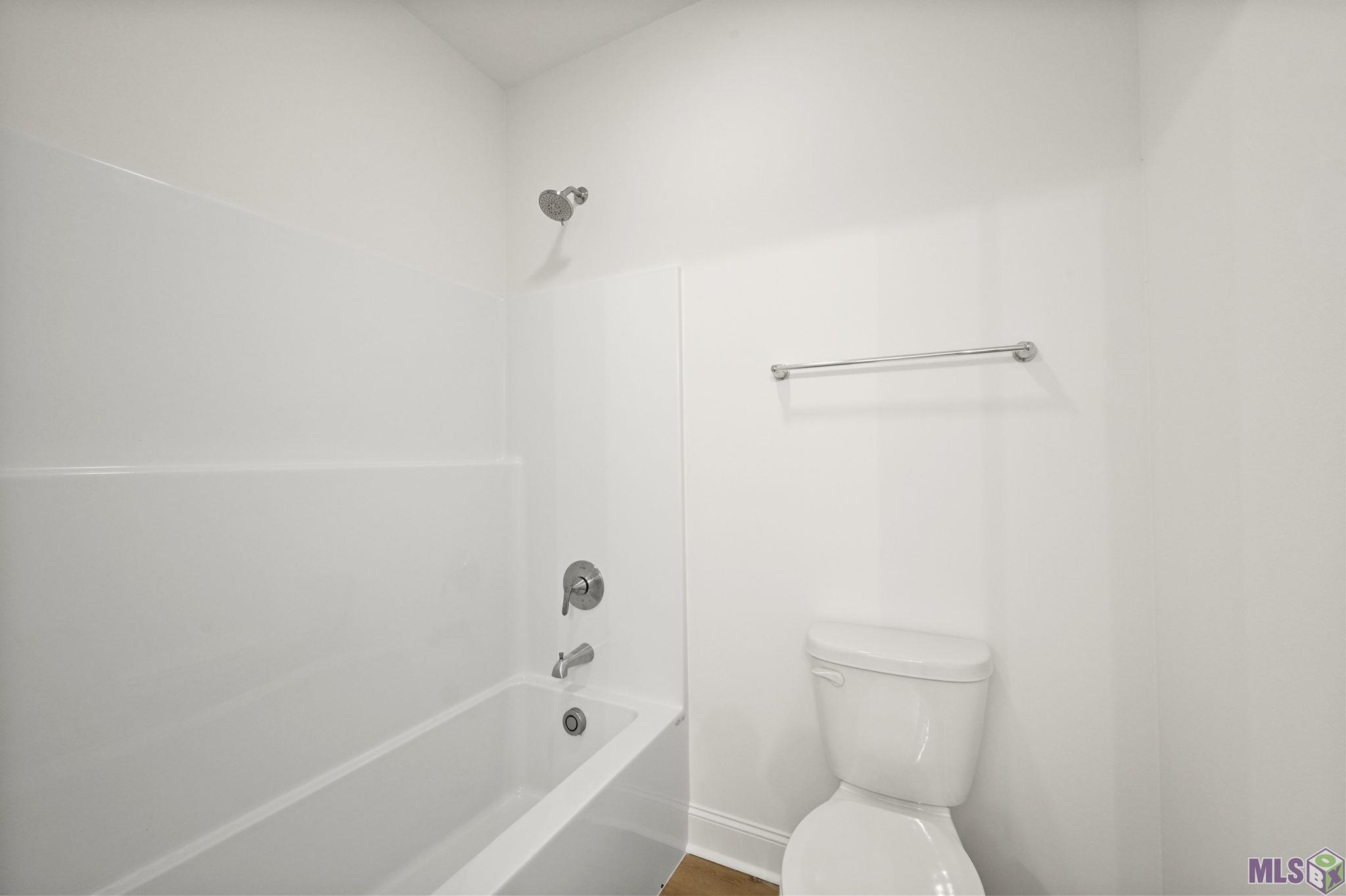 3236 Creekmere Lane St. George, LA 70810 - Photo 31 of 52 upstairs bath - split areas