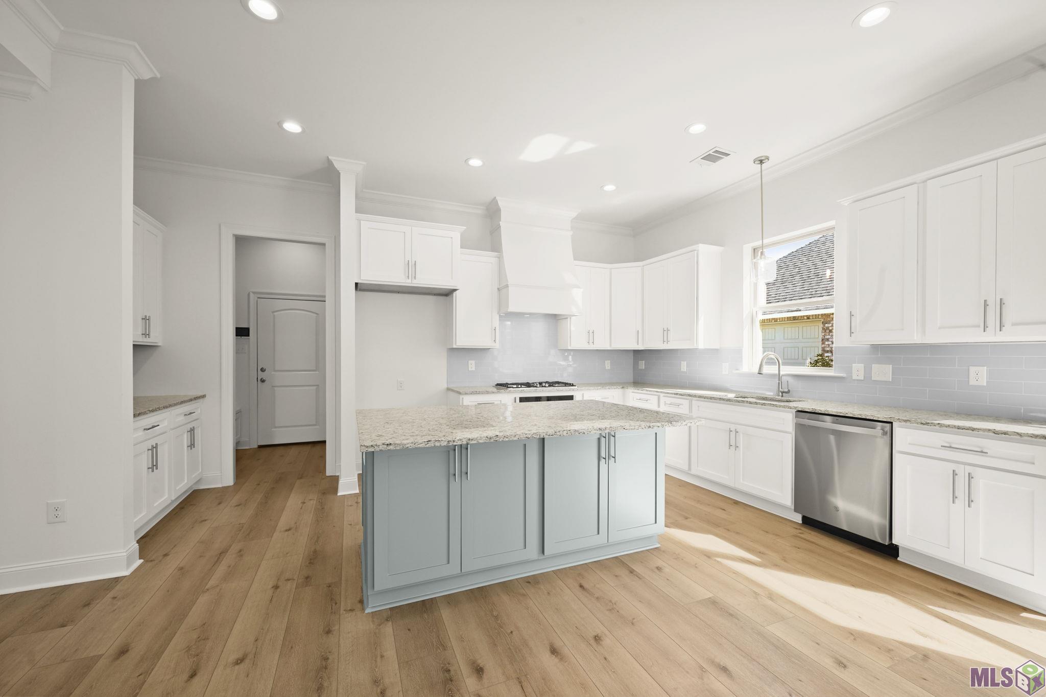 3236 Creekmere Lane St. George, LA 70810 - Photo 48 of 52 Chef's kitchen