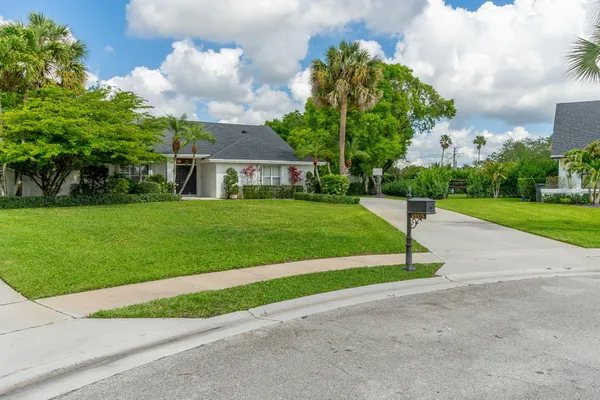 $1,295,000 | 15575 Woodmar Court, Wellington, FL 33414