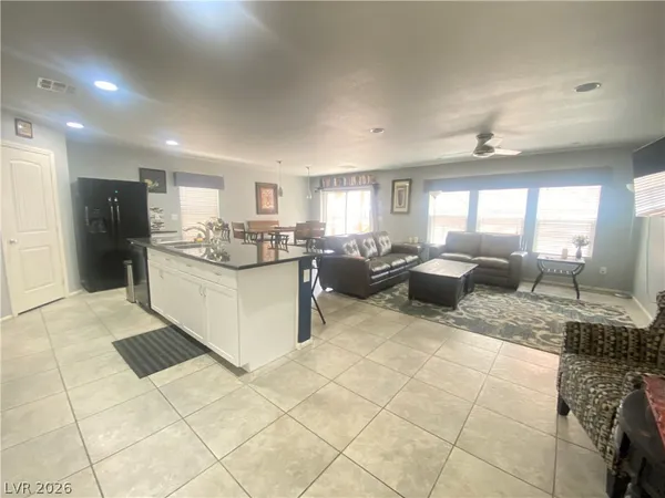 $2,800 | 9833 Dryden Court, Las Vegas, NV 89148