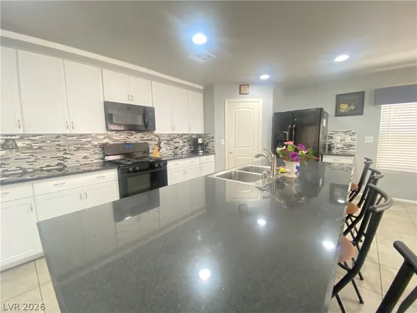 $2,800 | 9833 Dryden Court, Las Vegas, NV 89148