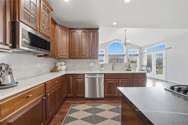 $749,900 | 9031 Michael Douglas Drive, Clarence, NY 14032