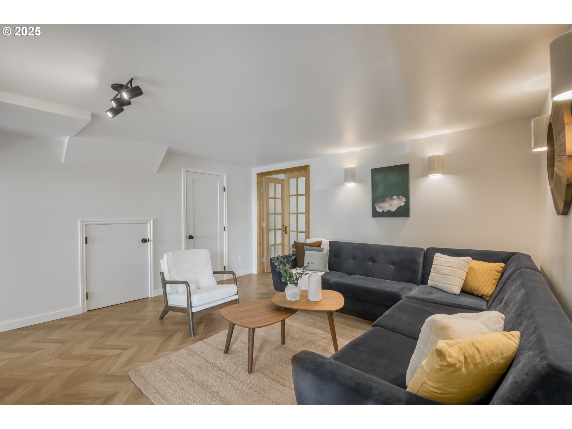 6950 Southeast Ash Street Portland, OR 97215 - Photo 23 of 45 a living room with furniture and wooden floor