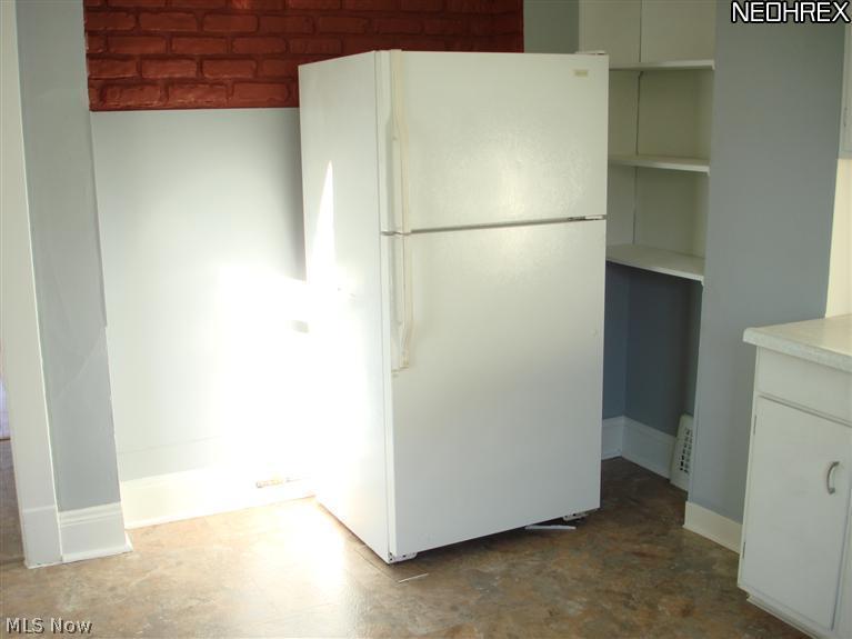 1674 Sunview Road Lyndhurst, OH 44124 - Photo 8 of 23 Appliances stay including refrigerator and dishwasher, gas hook up for stove