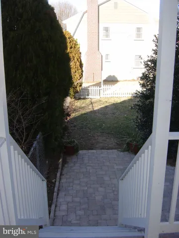 a view of a house with porch