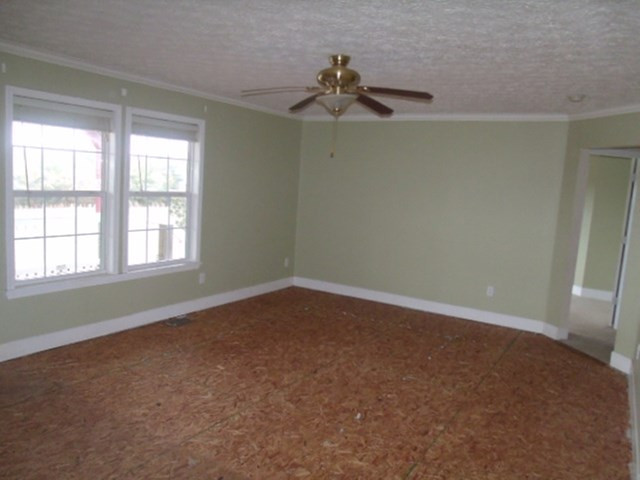 1305 Roy Gay Road Matthews, GA 30818 - Photo 3 of 19 Living Room