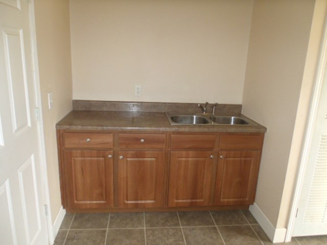 1305 Roy Gay Road Matthews, GA 30818 - Photo 7 of 19 Wet Bar