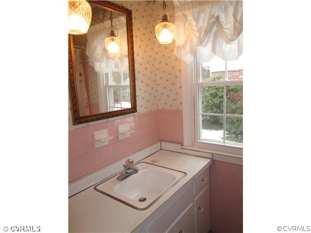 2304 Bogan Road Henrico, VA 23294 - Photo 12 of 22 Bathroom