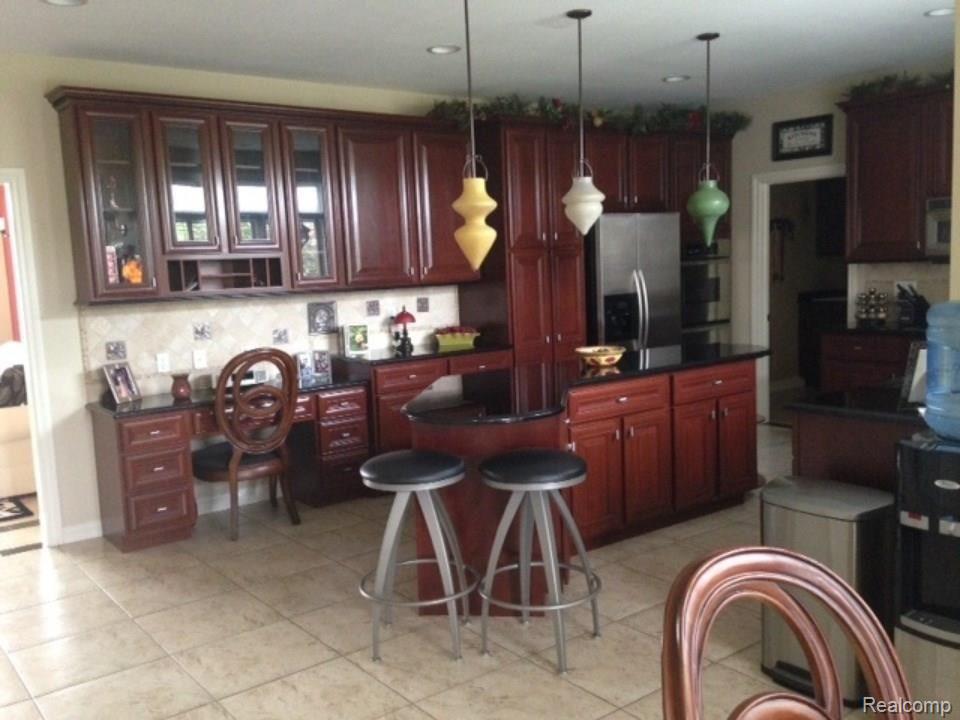 223 Golfview Way Monroe, MI 48162 - Photo 9 of 12 kitchen(1).jpg